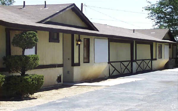 Building Photo - 15495 Straight Arrow Rd