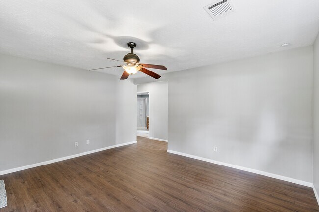 Foto del edificio - 14519 Oakleaf Dr