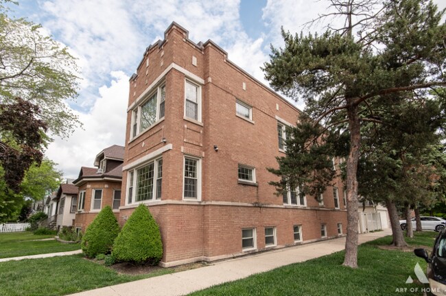 Foto del edificio - 3301 N Kilbourn Ave