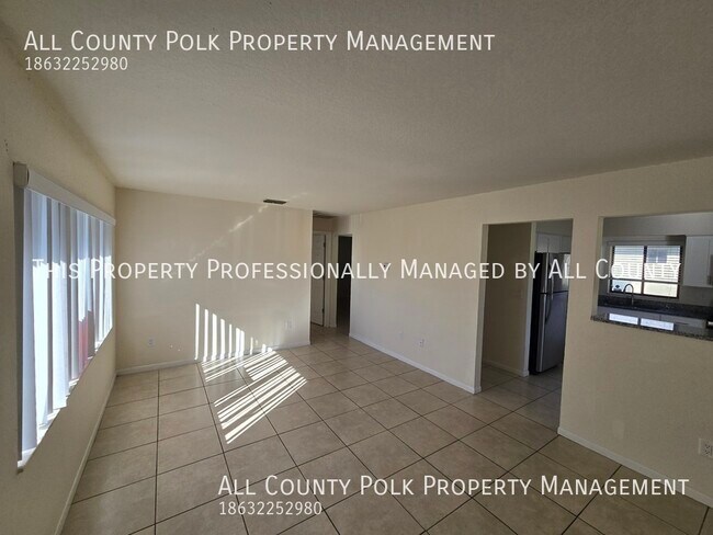 Foto del edificio - Freshly Remodeled 2 Bedroom 1 Bathroom Dup...