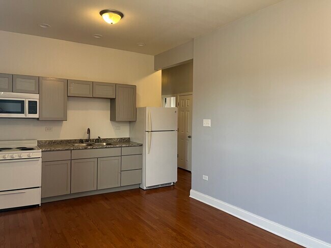 Foto del edificio - 7817 S South Shore Dr
