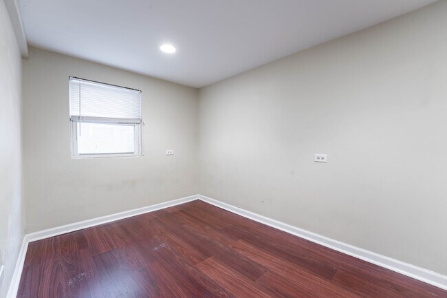 Building Photo - 3574 W Wabansia Ave