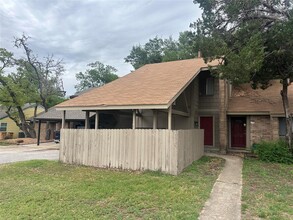 Building Photo - 6907 Woodhue Dr
