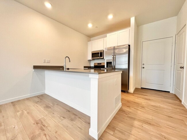 Building Photo - NEWER BUILD! 2 Bed 2 Bath Townhome in Timnath!