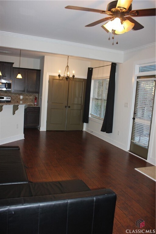 Building Photo - 305 Wilde Oak Pl
