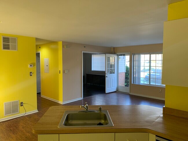 Building Photo - 9 Tintern Ct