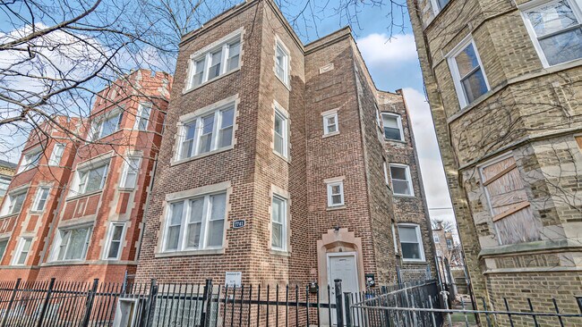 Building Photo - 7741 S Yates Blvd