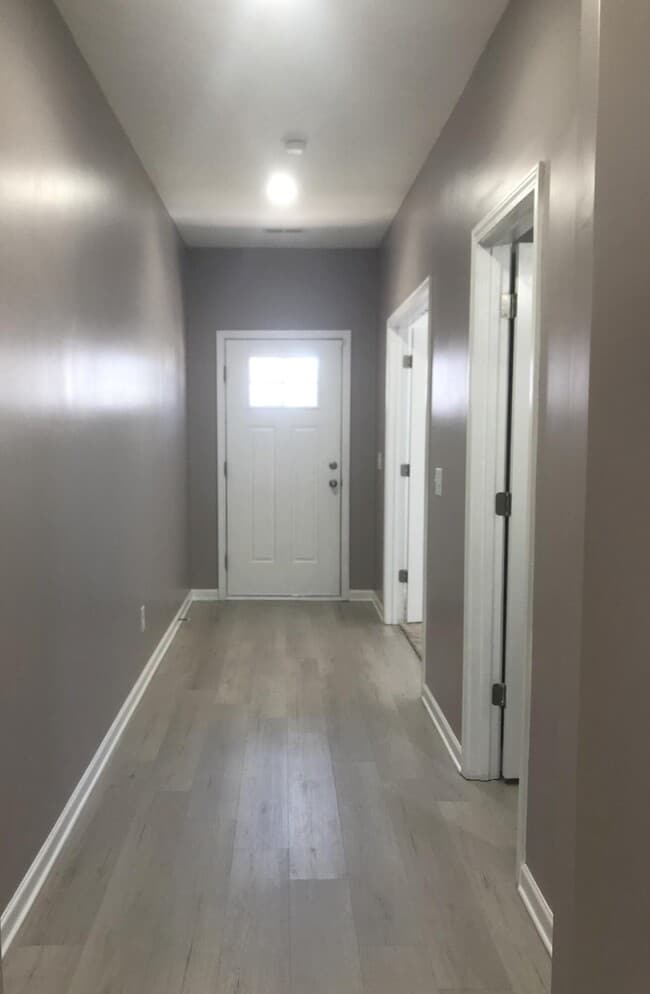 Building Photo - 502 Geranium St