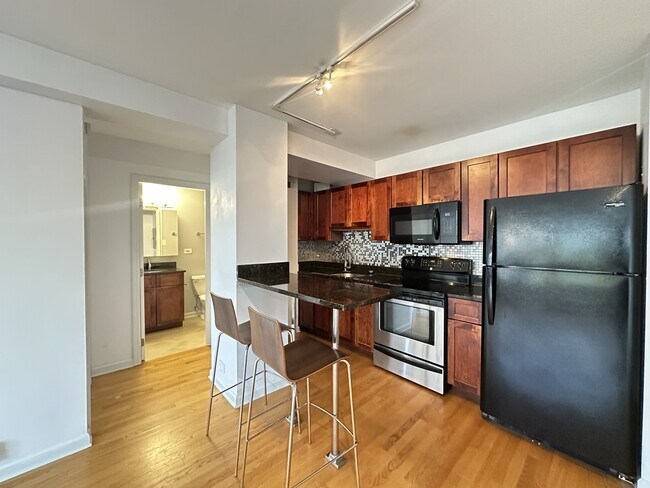 Building Photo - 4180 N Marine Dr
