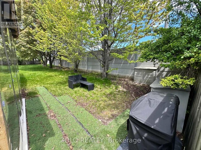 Building Photo - 138 Mandrake St