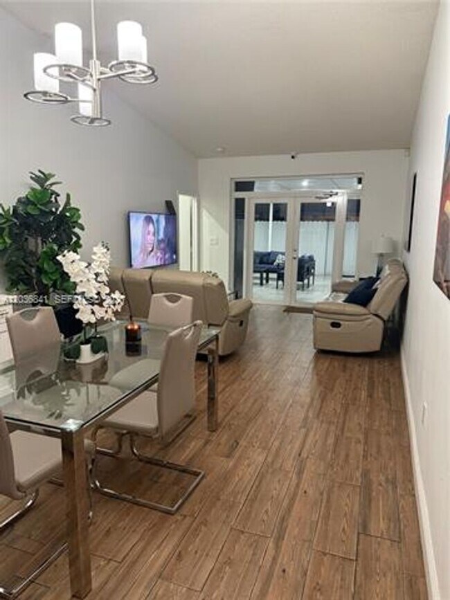 Foto del edificio - 6761 NW 189th Terrace
