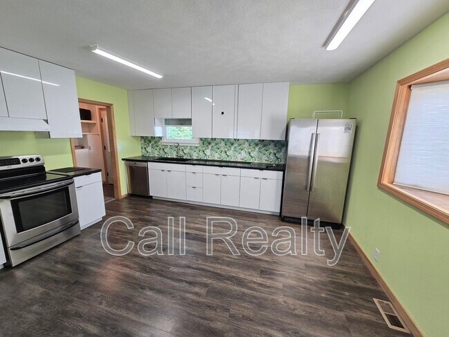 Building Photo - 920 N Vercler Rd