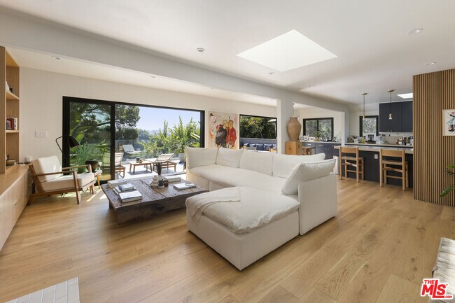 Foto del edificio - 2244 Talmadge St