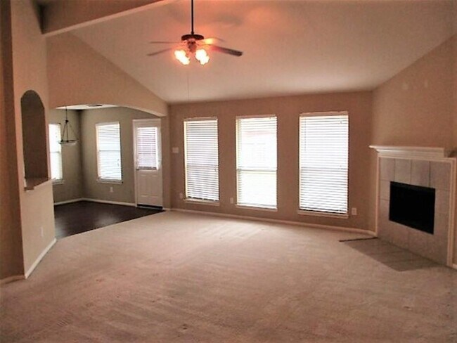 Building Photo - 5542 Poplar Terrace Ln