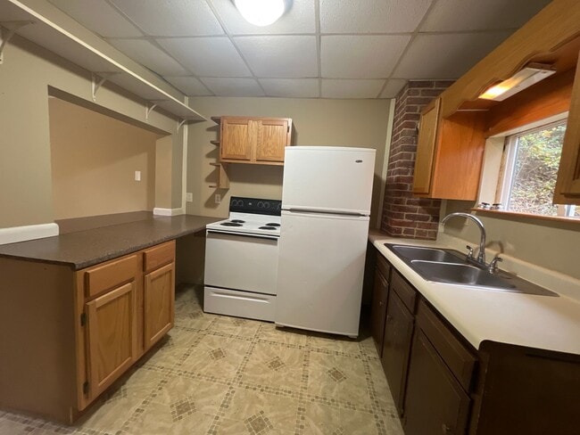 Building Photo - 150 Wellen Ave