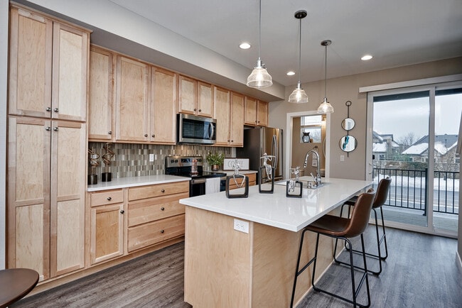 Building Photo - Creekline Townhomes