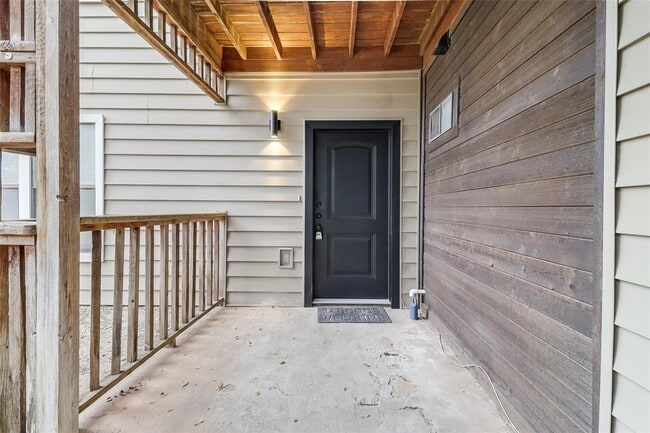 Building Photo - 1805 Bouldin Ave