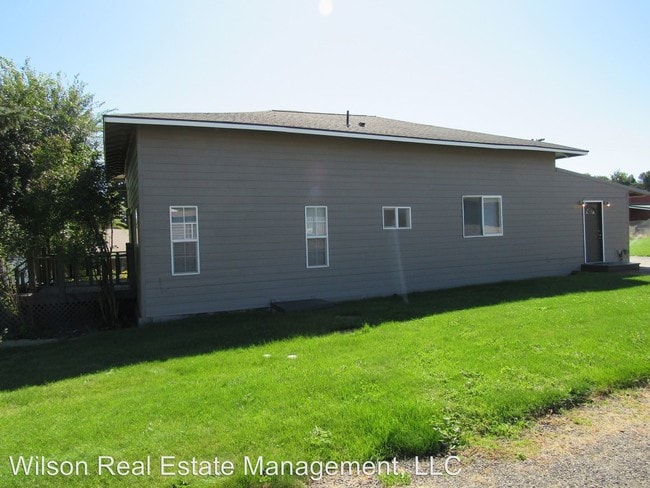 Building Photo - 3 br, 2 bath House - 2720 N. Wenas Rd