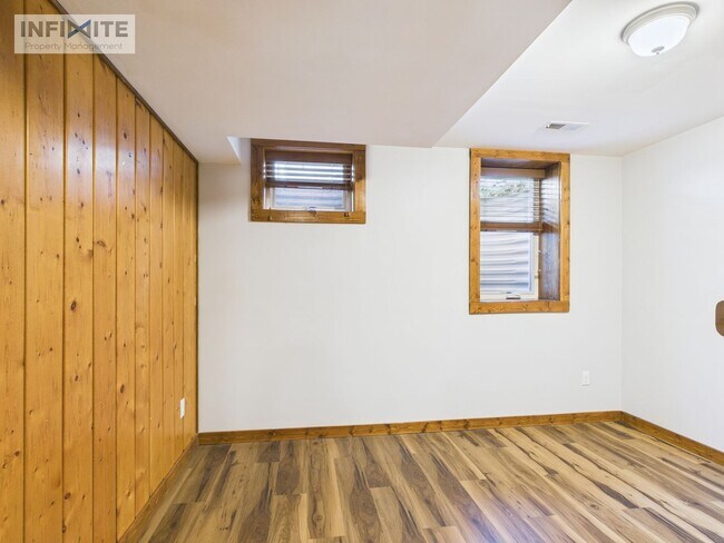 Foto del edificio - Four Bedroom on South Grand!
