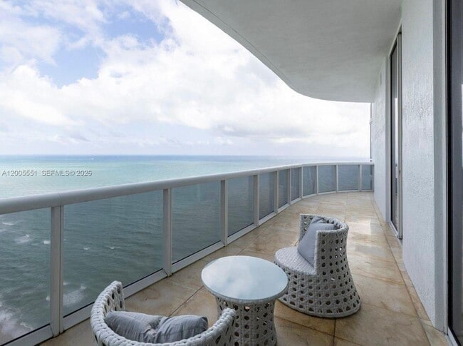Building Photo - 15811 Collins Ave
