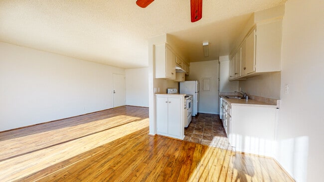 Building Photo - 1552 Armacost Ave