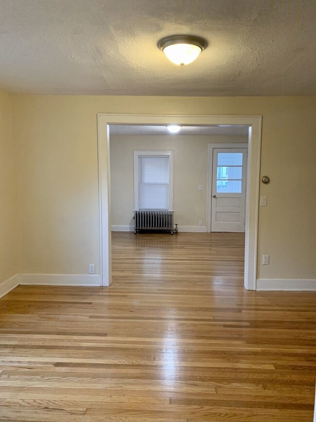 Building Photo - Three bedroom house for rent in Plainville