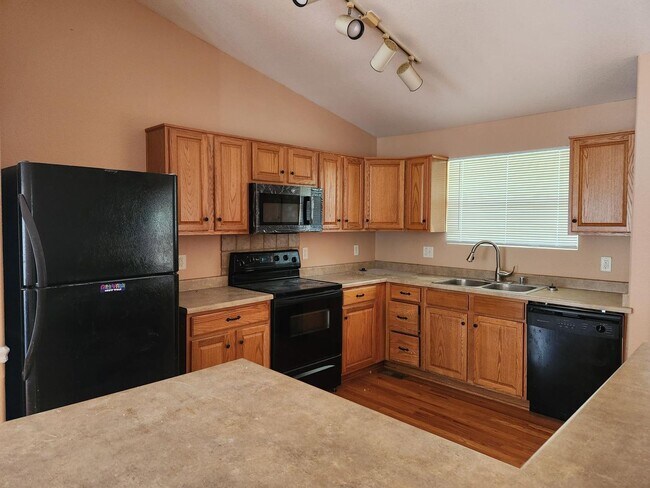Photo - 3 Bedroom 2 full bathrooms in Brighton House