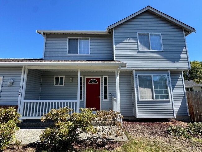 Foto del edificio - Fully updated 3 bed/2.5 bath home