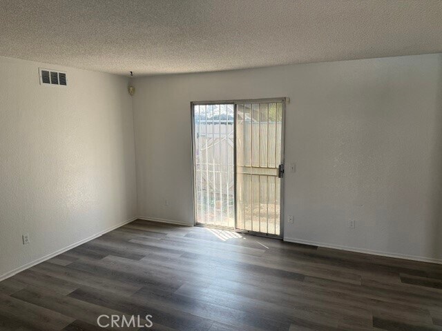Foto del edificio - 16770 San Bernardino Ave