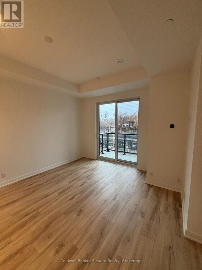 Photo du bâtiment - 1660 Bloor St W