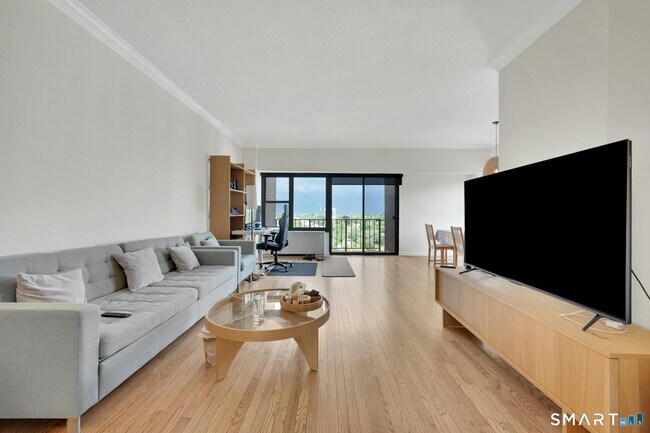Foto del edificio - 44 Strawberry Hill Ave