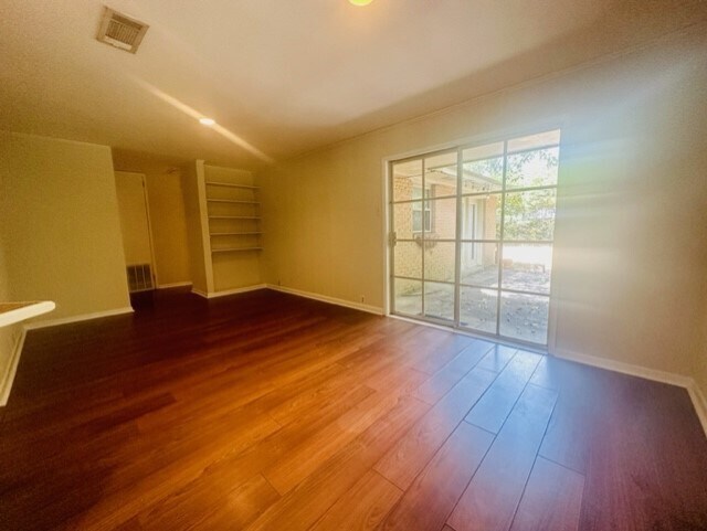 Building Photo - 623 College Hill Dr