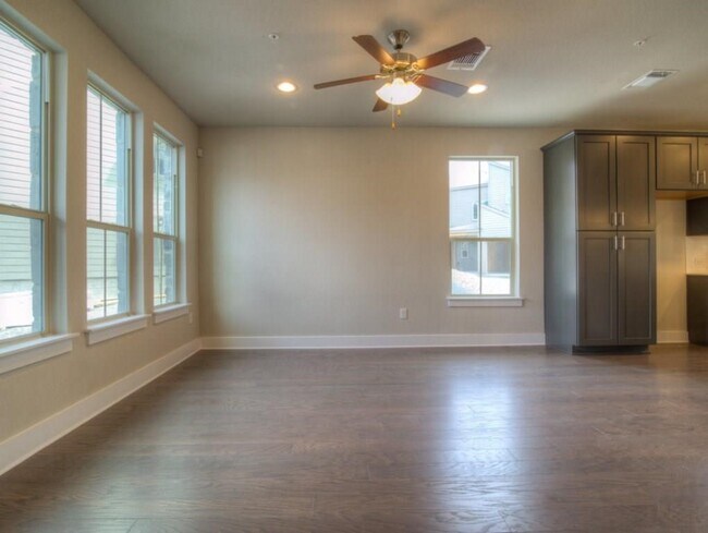 Foto del edificio - 7401 Pantherpaw St