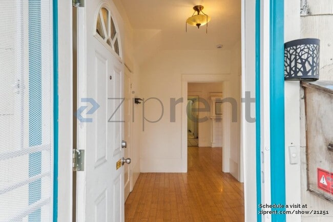 Building Photo - Unit