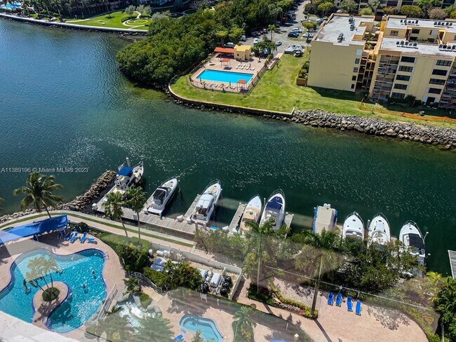 Foto del edificio - 3530 Mystic Pointe Dr
