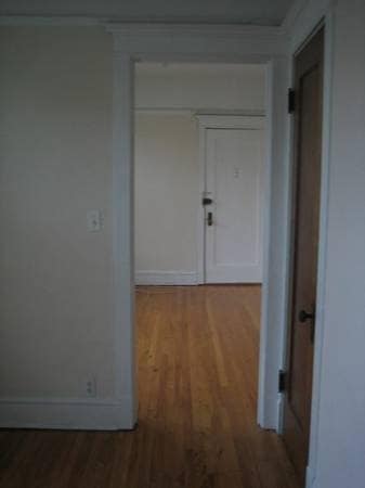 Building Photo - 719 W Oakdale Ave