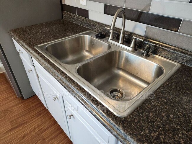 Building Photo - 717 N Bliss St