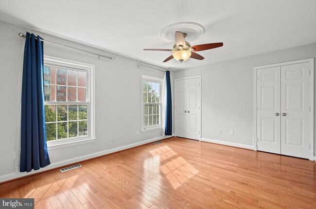 Foto del edificio - 4305 Massachusetts Ave NW