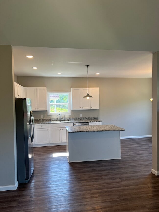 Building Photo - 237 Cherokee Dr