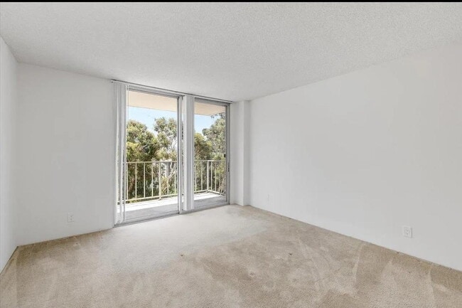 Building Photo - "Chic 1-Bedroom Oasis with Modern Elegance...