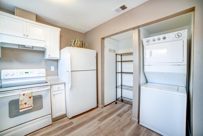 Building Photo - 5901 Bamford Dr