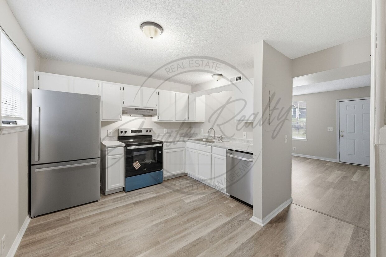 Two Bedroom Townhouse with Updates in North Nashville! - Two Bedroom Townhouse with Updates in North Nashville!