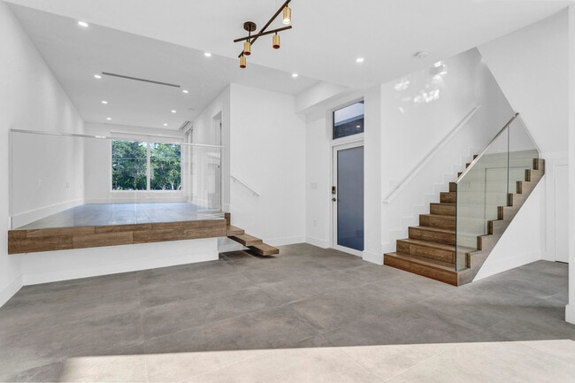 Foto del edificio - 454 Fernwood Rd