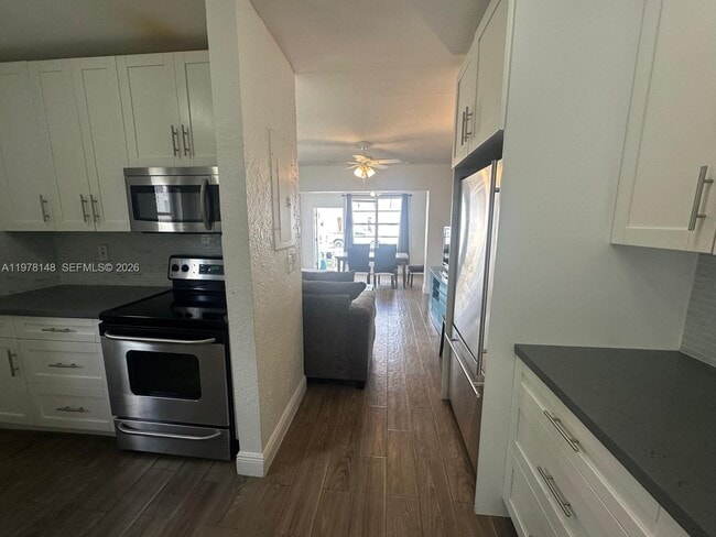 Foto del edificio - 1728 Rodman St