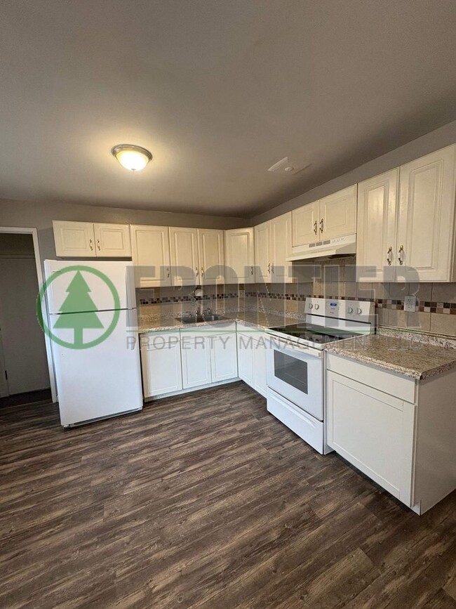 Building Photo - 10309 Reba Dr