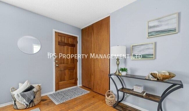 Building Photo - 5 bed | 2 Bath - Beautiful Neighbourhood