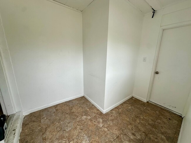 Building Photo - Check Out This Affordable and Centrally Located Deltona Property For Lease!