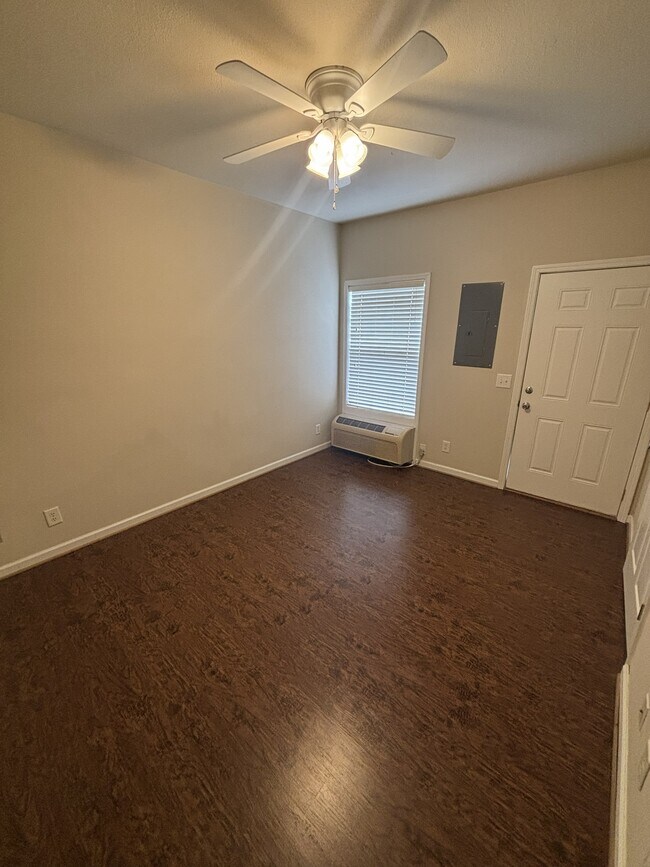 Dormitorio de la planta baja - 77 Center Town Dr