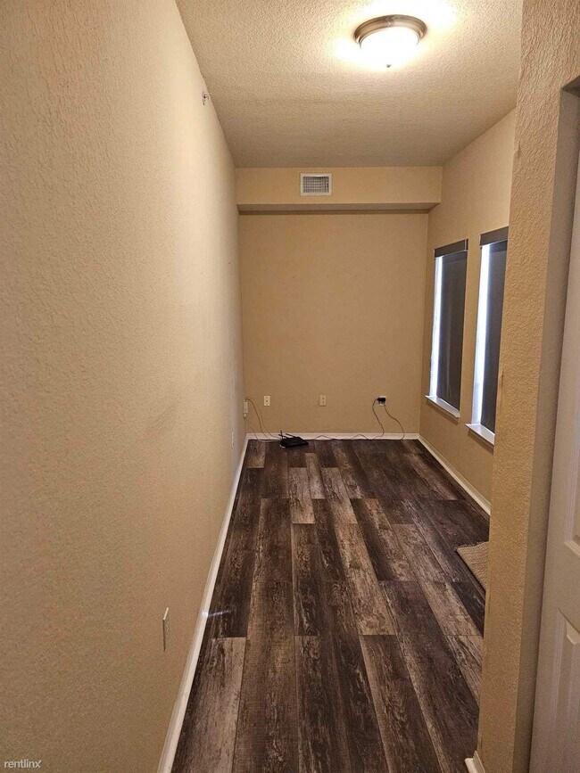Building Photo - 3 br, 3 bath Townhome - 118 South Obrien S...