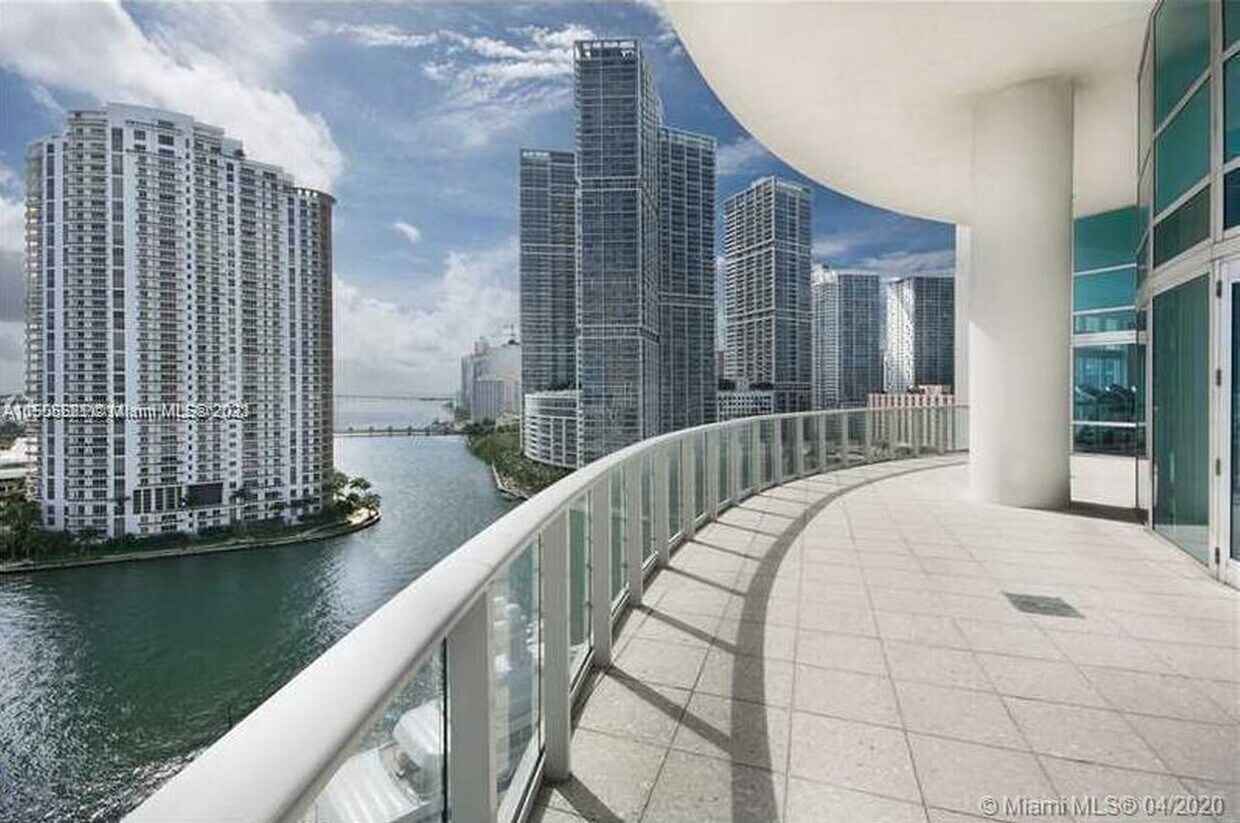 Foto principal - 300 S Biscayne Blvd